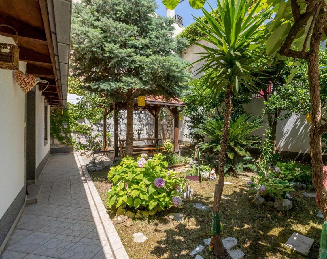 Studio Apartment Paradise Garden Split Exterior photo