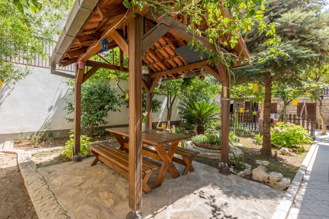 Studio Apartment Paradise Garden Split Exterior photo
