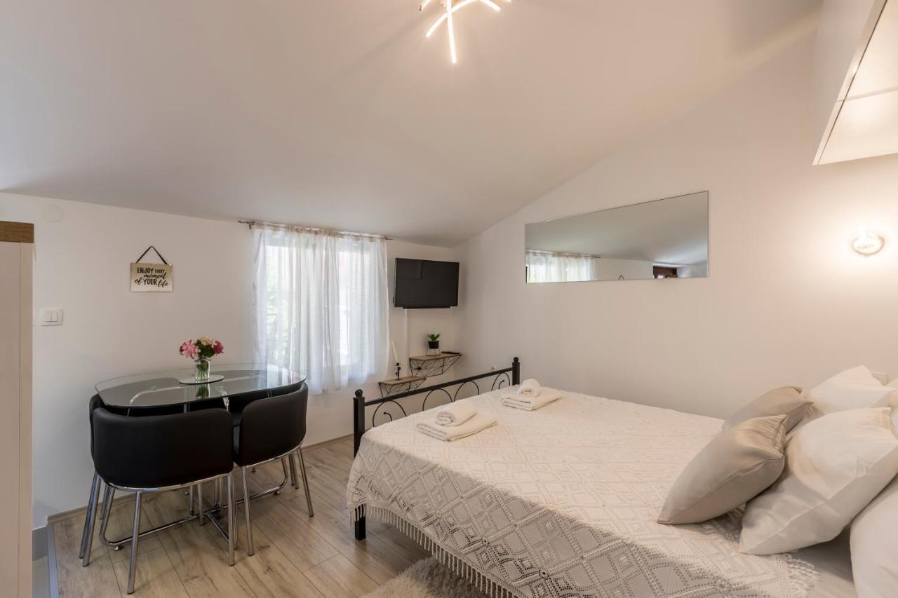 Studio Apartment Paradise Garden Split Exterior photo